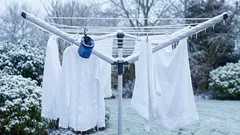 How to dry washed clothes faster in winter? That's why you should take them outside even at -15°C