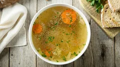 How to make the perfect golden chicken broth: 5 secrets to rich flavor