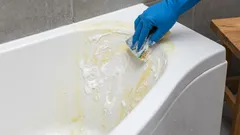 How to remove yellow stains from the bathtub without caustic chemicals? This homemade paste made of two ingredients will help