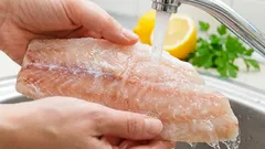 One mistake when defrosting fish makes it dangerous - it's better to take this into account right away than to worry about spoiling the product later.