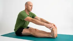 An evening ritual for your feet. Essential exercises to relax your whole body.