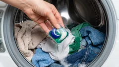 Do most people use laundry capsules incorrectly? Make sure they dissolve well and don't ruin your clothes