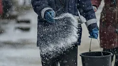 What to sprinkle on paths to prevent ice: top products to prevent slipping