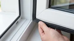 What to do if the plastic window blows in winter: how to find the cause and eliminate it?