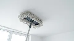How to clean a ceiling: the best products, 3 methods for stretch and painted ceilings